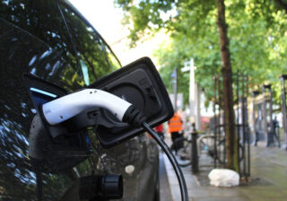 E-Autos & Stromverbrauch: Wie sehen Kosten & Verbrauch aus? E-Autos & Stromverbrauch: Wie sehen Kosten & Verbrauch aus?
