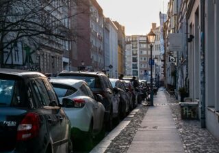 Carsharing oder eigenes Auto: Was lohnt sich für Wenigfahrer?