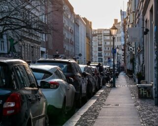 Carsharing oder eigenes Auto: Was lohnt sich für Wenigfahrer?